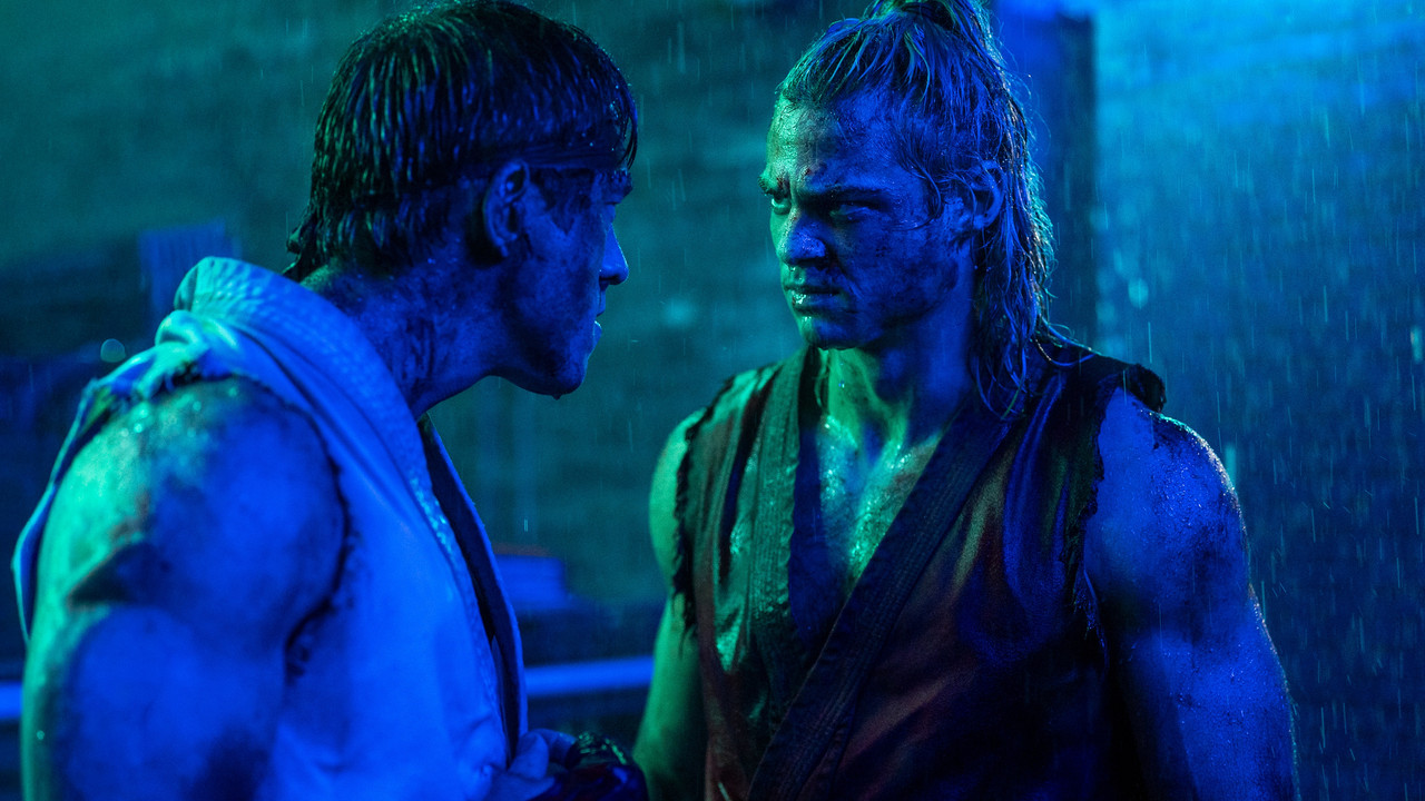 Ryu (Andrew Koji) and Ken (Noah Centineo) in the rain: the ambiance is top tier.